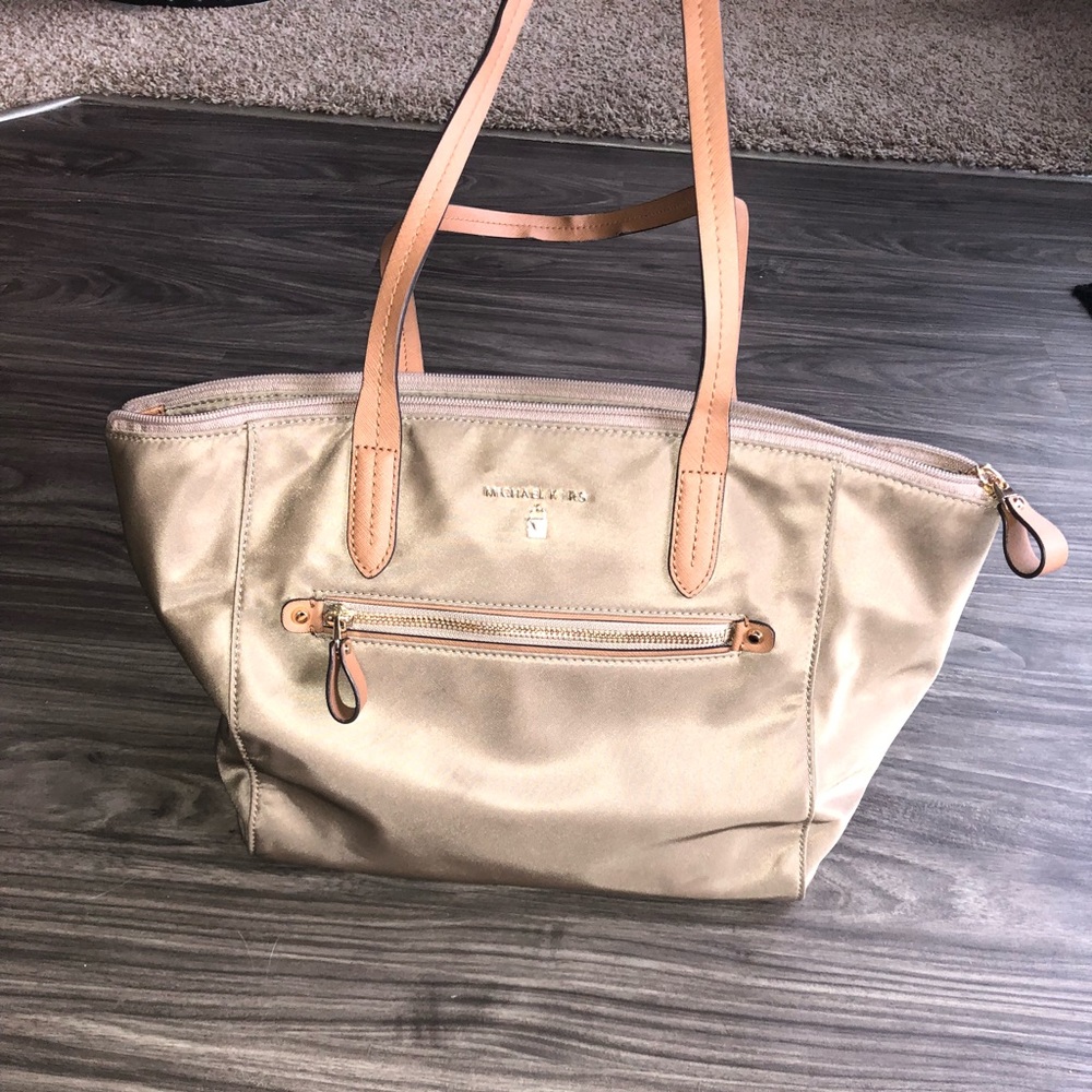 Michael Kors beige purse